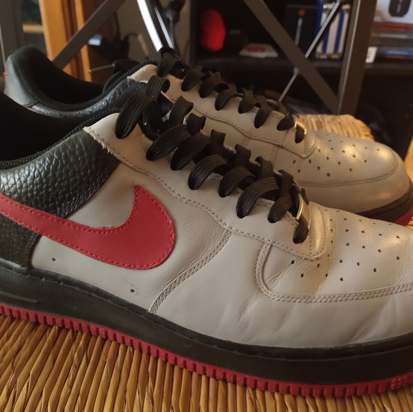 Nike air force 1 '07' grey red - Picture 2 of 5